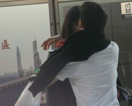 Không phải vì giàu mà đây mới là lý do khiến thiếu gia nhà tỷ phú Châu Á được vô số các nàng xin chết dù chàng đào hoa đến mức yêu là lo nơm nớp Không phải vì giàu mà đây mới là lý do khiến thiếu gia nhà tỷ phú Châu Á được vô số các nàng xin chết dù chàng đào hoa đến mức yêu là lo nơm nớp